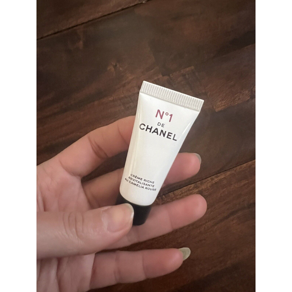 CHANEL N•1 Revitalizing Cream 5ml Sample Size - Picture 1 of 2
